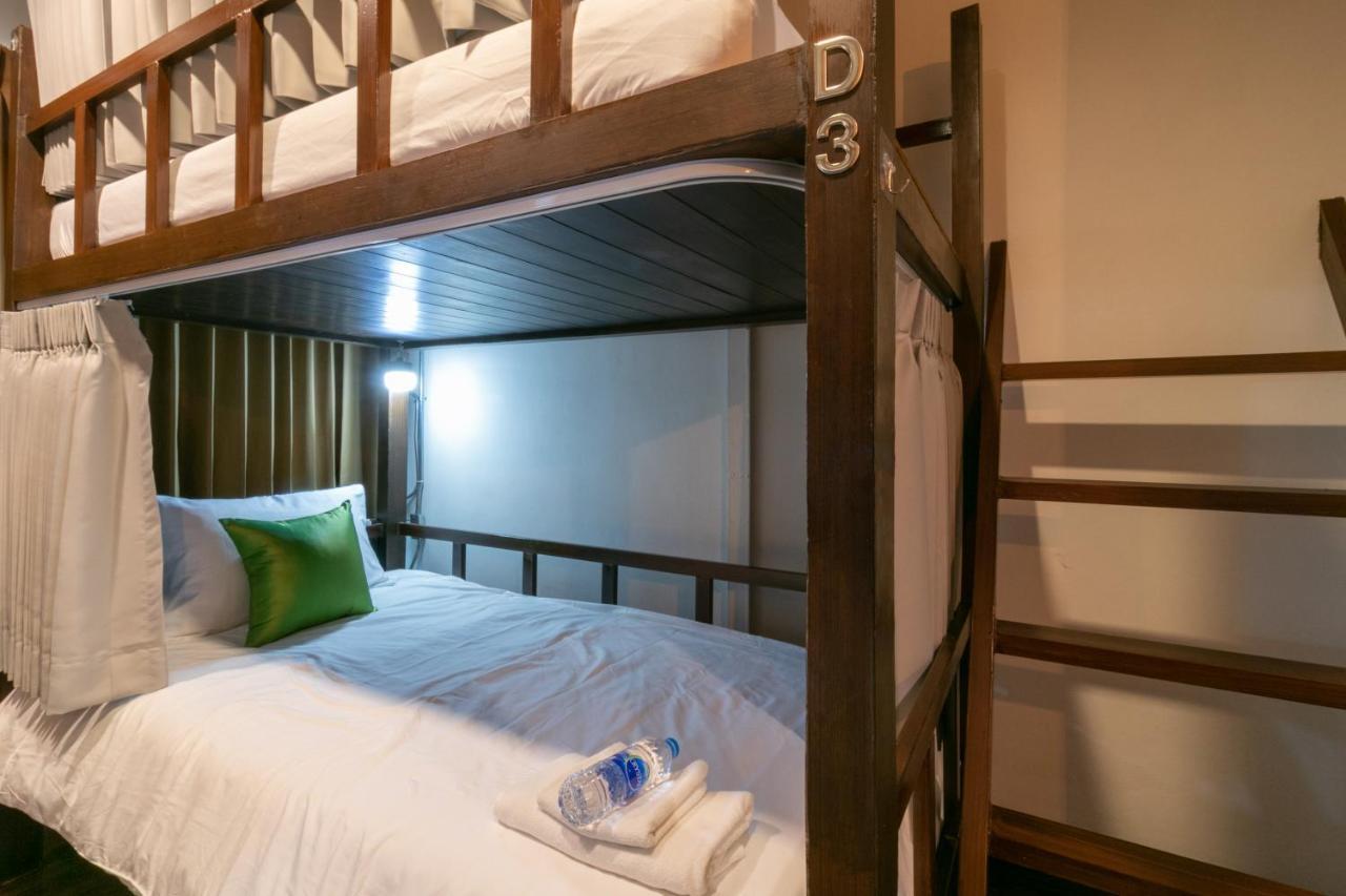 Phobphan Hostel Bangkok Exterior photo