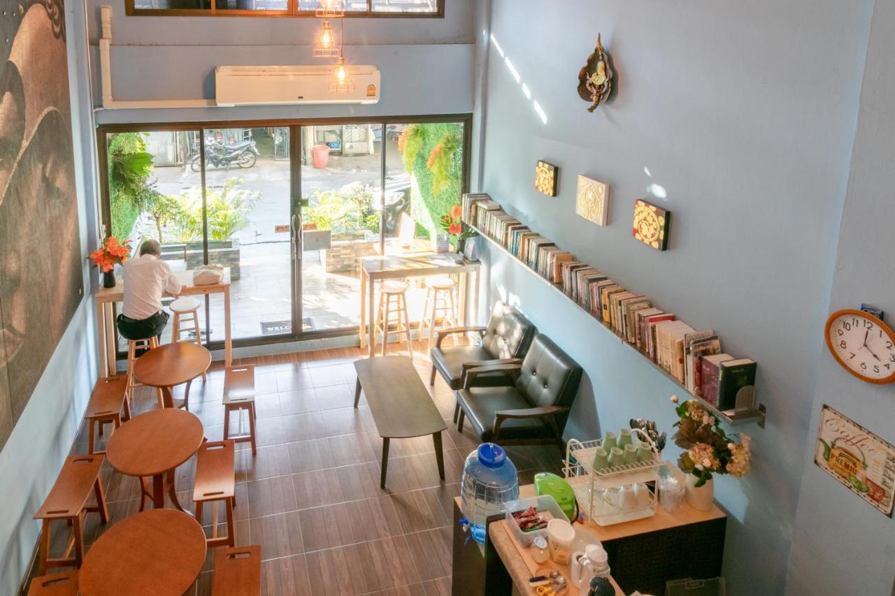 Phobphan Hostel Bangkok Exterior photo