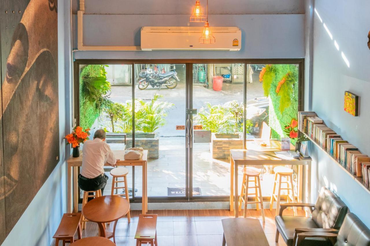 Phobphan Hostel Bangkok Exterior photo