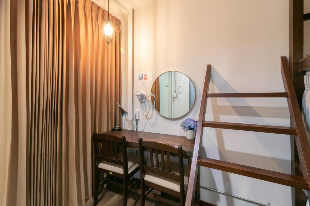 Phobphan Hostel Bangkok Exterior photo