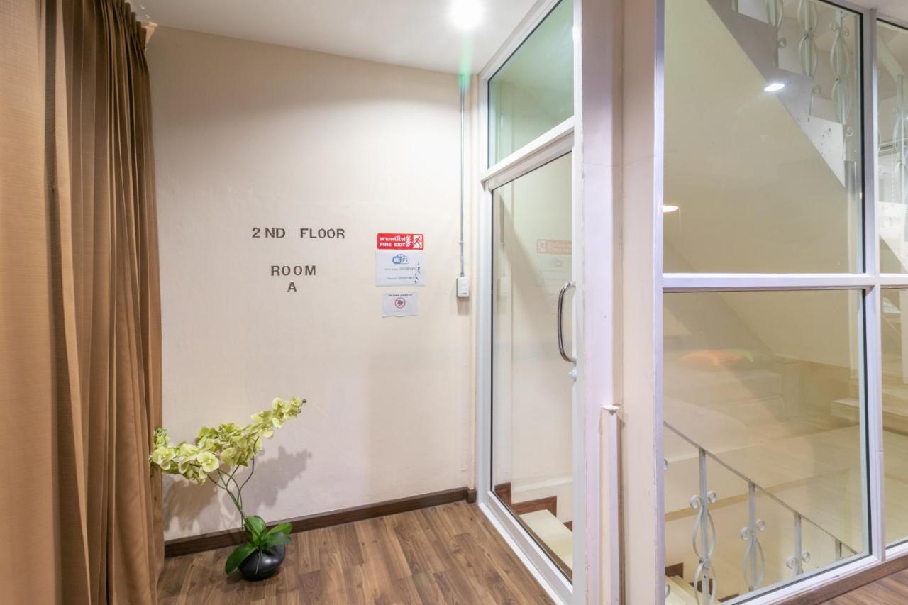 Phobphan Hostel Bangkok Exterior photo
