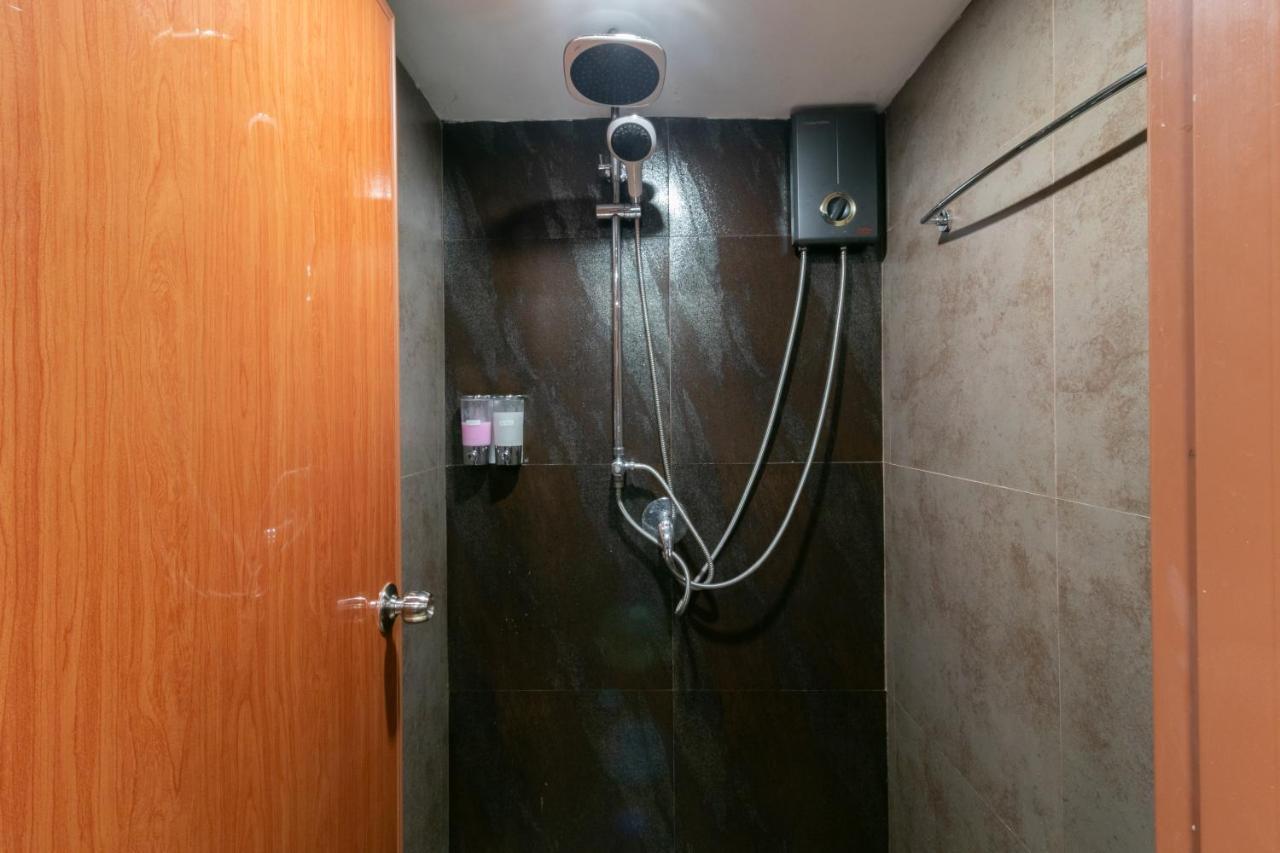 Phobphan Hostel Bangkok Exterior photo