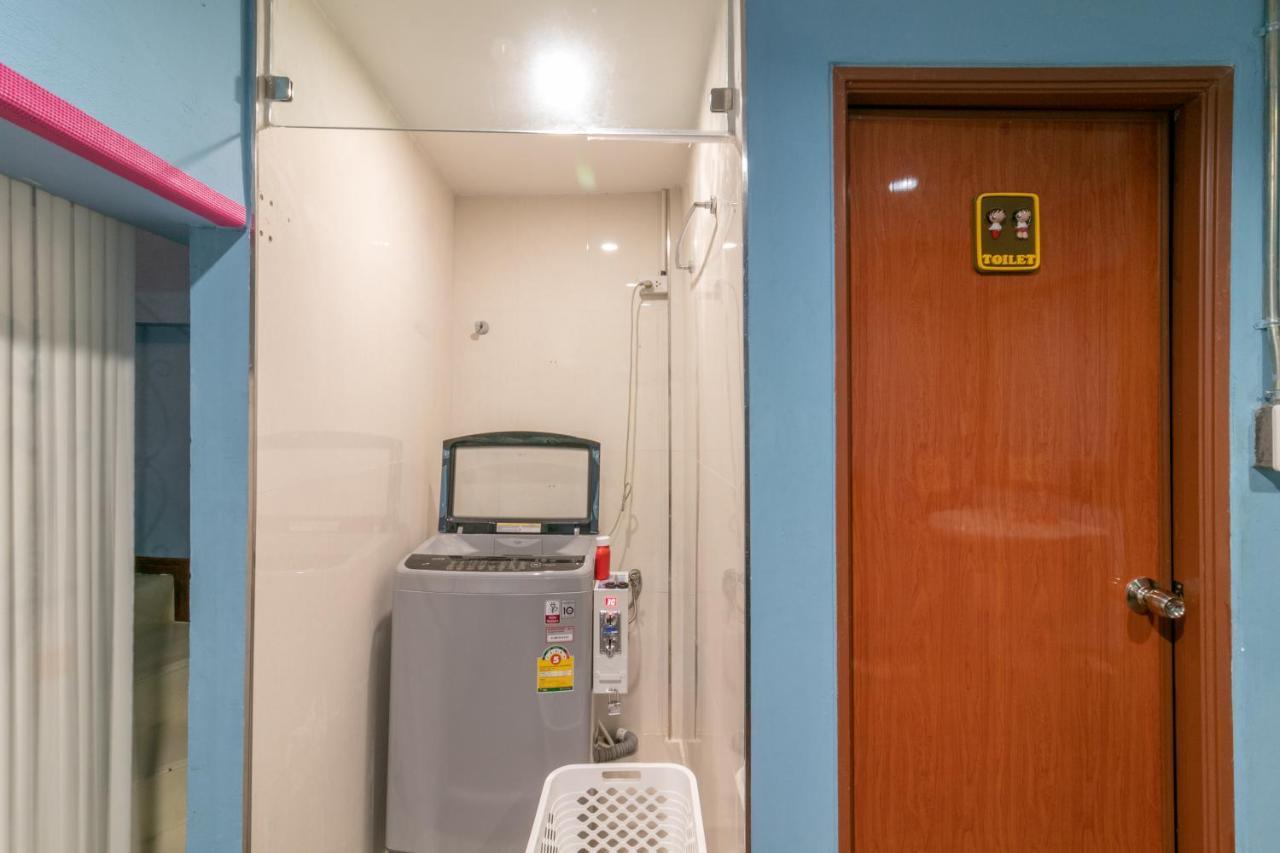 Phobphan Hostel Bangkok Exterior photo