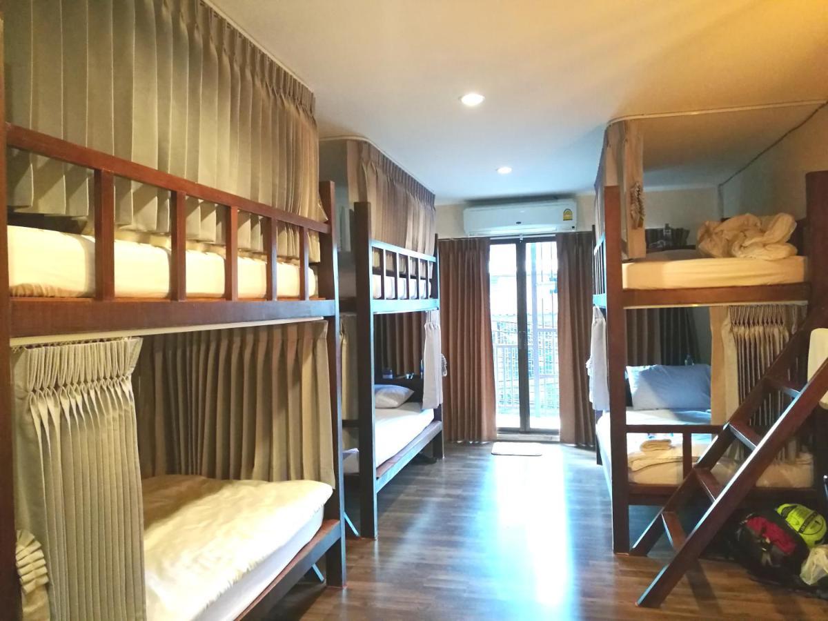 Phobphan Hostel Bangkok Exterior photo