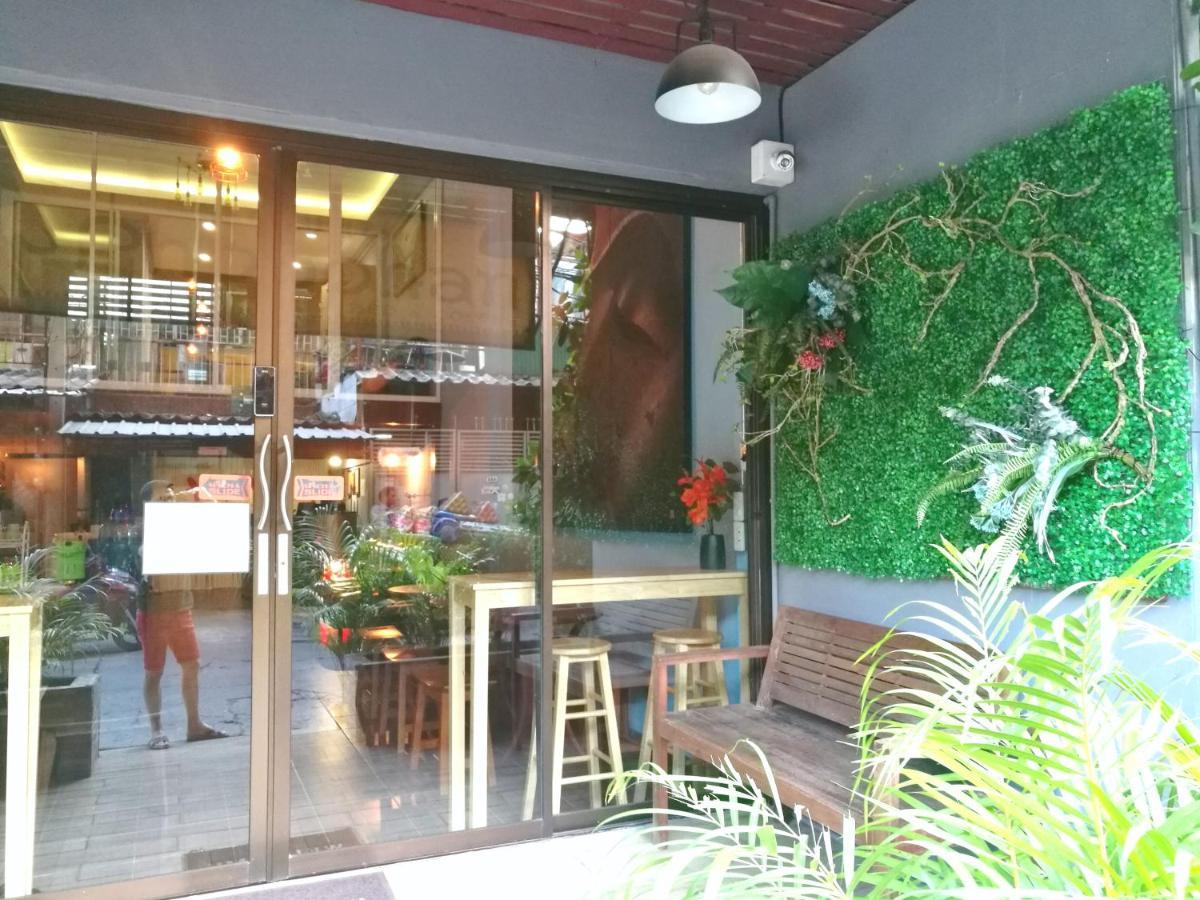 Phobphan Hostel Bangkok Exterior photo
