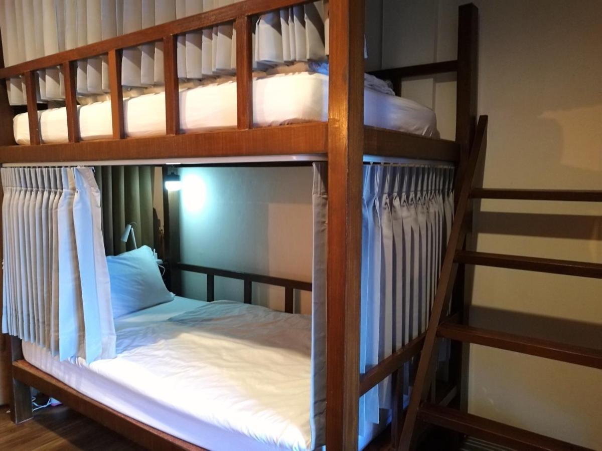 Phobphan Hostel Bangkok Exterior photo