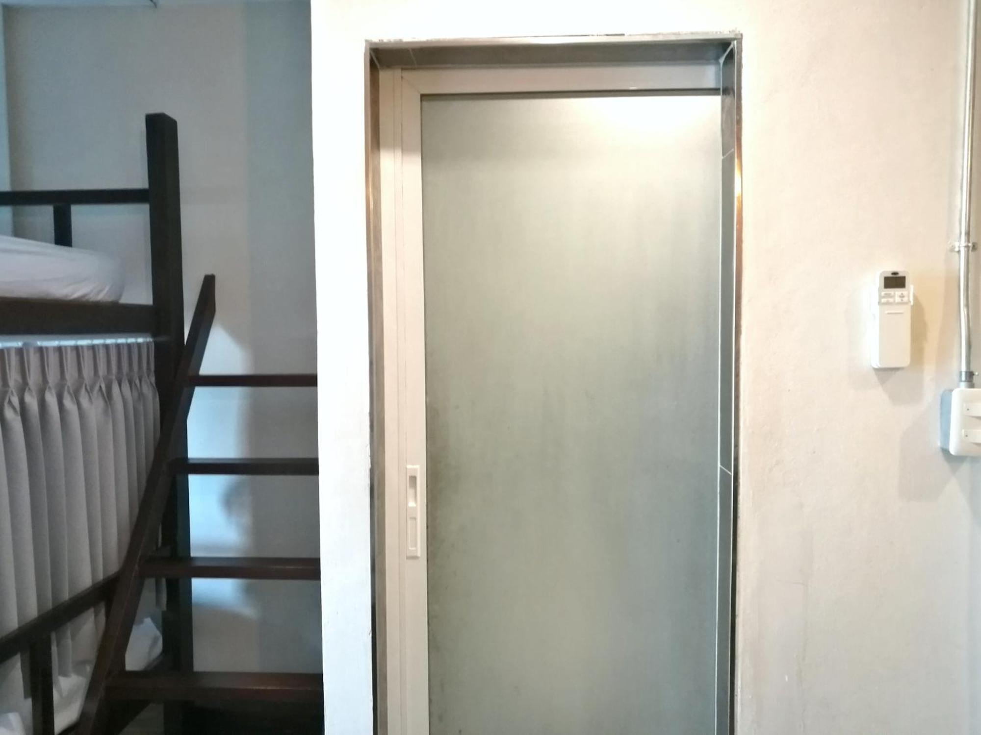 Phobphan Hostel Bangkok Exterior photo