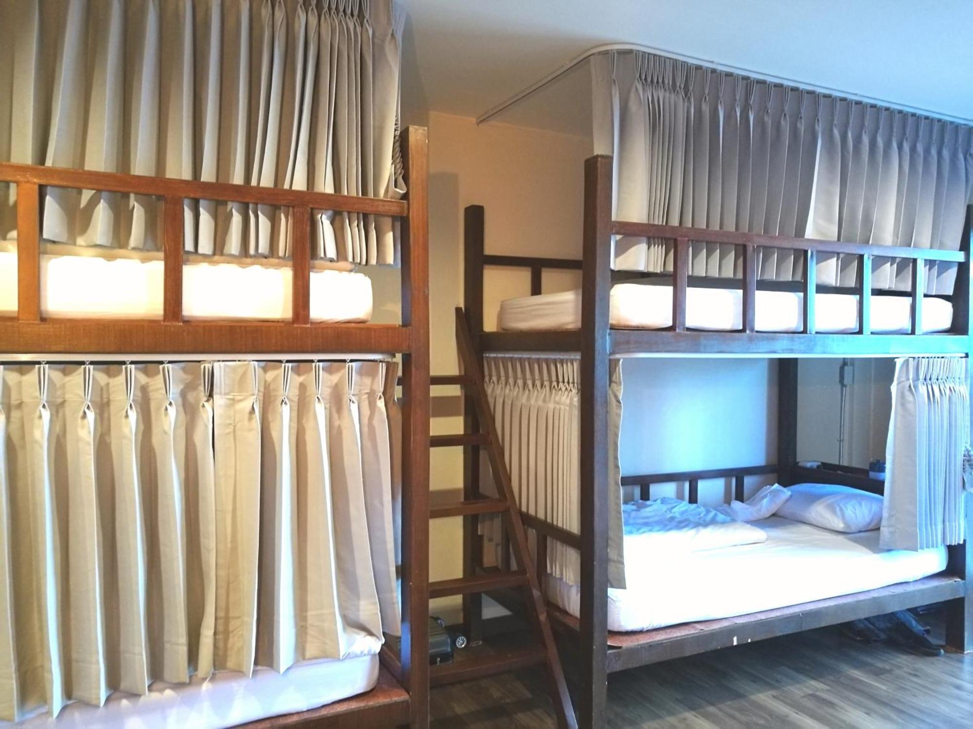 Phobphan Hostel Bangkok Exterior photo
